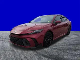 Toyota Camry 2025 SE sedán 4 puertas