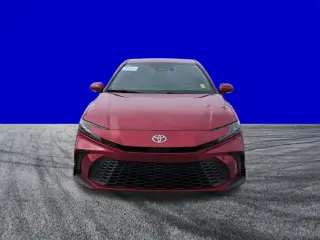 Toyota Camry 2025 SE sedán 4 puertas