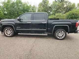 GMC Sierra 1500 2018 4x4 Denali 4dr Crew Cab 5.8 ft. SB
