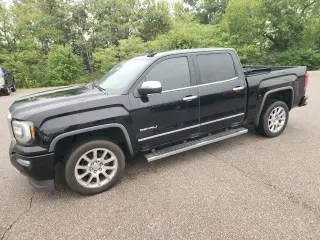 GMC Sierra 1500 2018 4x4 Denali 4dr Crew Cab 5.8 ft. SB