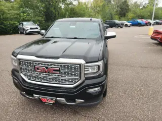 GMC Sierra 1500 2018 4x4 Denali 4dr Crew Cab 5.8 ft. SB
