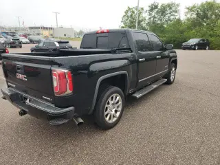 GMC Sierra 1500 2018 4x4 Denali 4dr Crew Cab 5.8 ft. SB