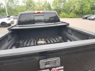 GMC Sierra 1500 2018 4x4 Denali 4dr Crew Cab 5.8 ft. SB