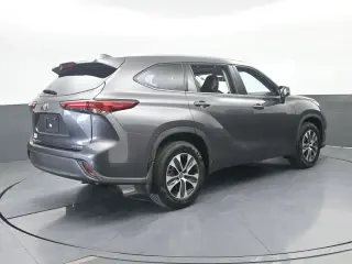 Toyota Highlander 2022 AWD XLE 4dr SUV