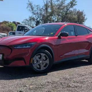 Ford Mustang Mach-E 2023 Select SUV de 4 puertas