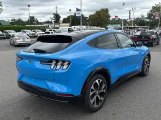 Ford Mustang Mach-E 2022 Premium SUV de 4 puertas
