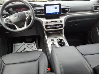Ford Explorer 2023 con tracción en las cuatro ruedas XLT 4dr SUV