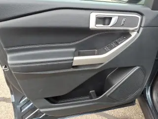 Ford Explorer 2023 con tracción en las cuatro ruedas XLT 4dr SUV