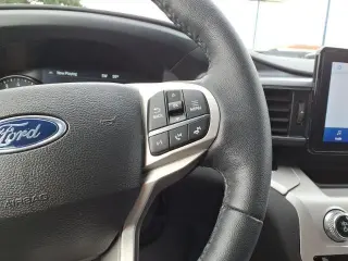 Ford Explorer 2023 con tracción en las cuatro ruedas XLT 4dr SUV