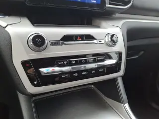 Ford Explorer 2023 con tracción en las cuatro ruedas XLT 4dr SUV