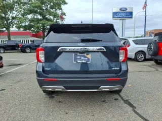 Ford Explorer 2023 con tracción en las cuatro ruedas XLT 4dr SUV