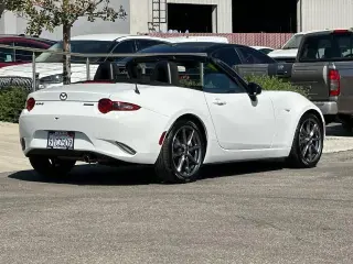 Mazda MX-5 Miata 2021 Sport 2dr Convertible 6 cilindros