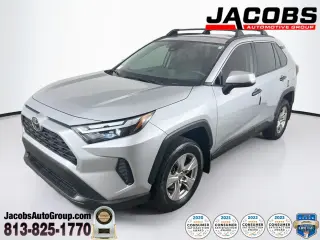 Toyota RAV4 2025 XLE SUV de 4 puertas