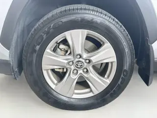 Toyota RAV4 2025 XLE SUV de 4 puertas