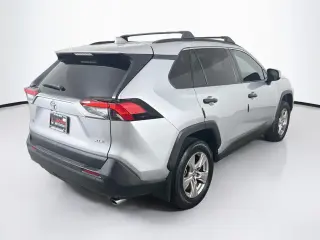 Toyota RAV4 2025 XLE SUV de 4 puertas