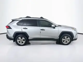 Toyota RAV4 2025 XLE SUV de 4 puertas