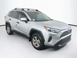 Toyota RAV4 2025 XLE SUV de 4 puertas