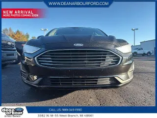 Sedán de 4 puertas Ford Fusion SE 2020
