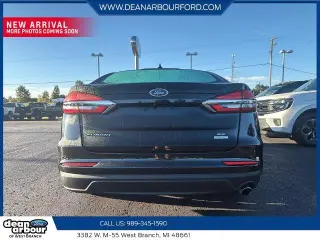 Sedán de 4 puertas Ford Fusion SE 2020