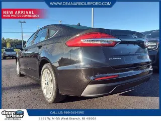 Sedán de 4 puertas Ford Fusion SE 2020