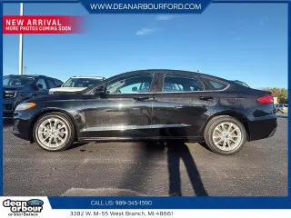 Sedán de 4 puertas Ford Fusion SE 2020