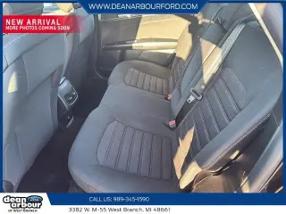Sedán de 4 puertas Ford Fusion SE 2020