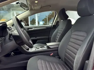 Sedán de 4 puertas Ford Fusion SE 2017