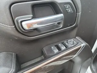 Chevrolet Silverado 1500 2019 4x4 LT 4 puertas Doble Cabina 5.8 pies SB