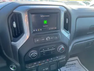 Chevrolet Silverado 1500 2023 4x4 Custom Trail Boss 4 puertas Cabina Tripulante 5.8 pies Caja Corta