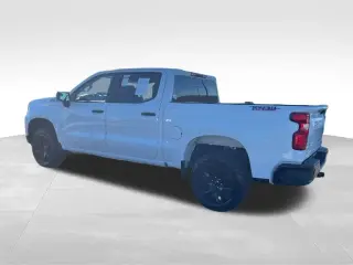 Chevrolet Silverado 1500 2023 4x4 Custom Trail Boss 4 puertas Cabina Tripulante 5.8 pies Caja Corta