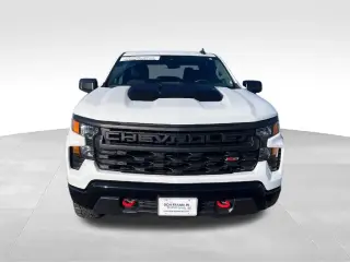 Chevrolet Silverado 1500 2023 4x4 Custom Trail Boss 4 puertas Cabina Tripulante 5.8 pies Caja Corta