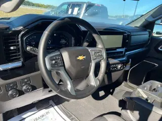 Chevrolet Silverado 1500 2023 4x4 LT 4 puertas Crew Cab 5.8 pies SB con 2FL