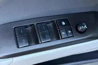 Toyota Camry 2023 Sedán LE de 4 puertas