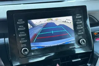 Toyota Camry 2023 Sedán LE de 4 puertas