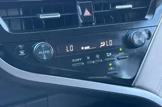Toyota Camry 2023 Sedán LE de 4 puertas