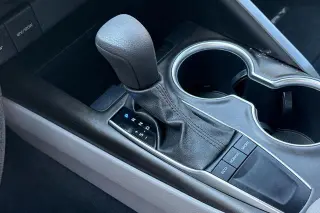 Toyota Camry 2023 Sedán LE de 4 puertas