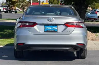 Toyota Camry 2023 Sedán LE de 4 puertas