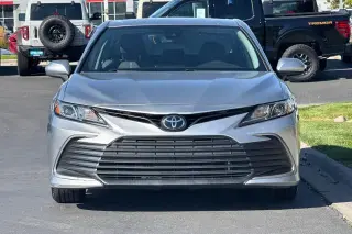 Toyota Camry 2023 Sedán LE de 4 puertas