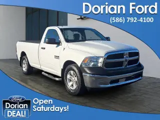 Camioneta Pickup Ram 1500 2013 4x2 Tradesman de 2 puertas, cabina regular y caja larga de 8 pies