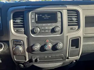 Camioneta Pickup Ram 1500 2013 4x2 Tradesman de 2 puertas, cabina regular y caja larga de 8 pies