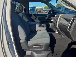 Camioneta Pickup Ram 1500 2013 4x2 Tradesman de 2 puertas, cabina regular y caja larga de 8 pies