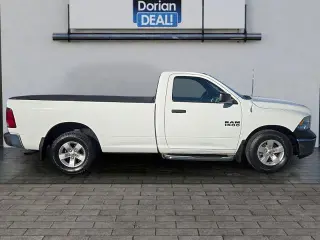 Camioneta Pickup Ram 1500 2013 4x2 Tradesman de 2 puertas, cabina regular y caja larga de 8 pies
