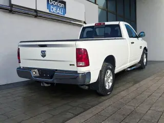 Camioneta Pickup Ram 1500 2013 4x2 Tradesman de 2 puertas, cabina regular y caja larga de 8 pies