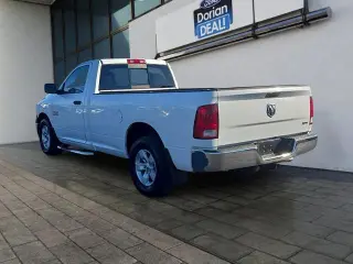 Camioneta Pickup Ram 1500 2013 4x2 Tradesman de 2 puertas, cabina regular y caja larga de 8 pies