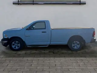 Camioneta Pickup Ram 1500 2013 4x2 Tradesman de 2 puertas, cabina regular y caja larga de 8 pies