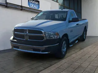 Camioneta Pickup Ram 1500 2013 4x2 Tradesman de 2 puertas, cabina regular y caja larga de 8 pies