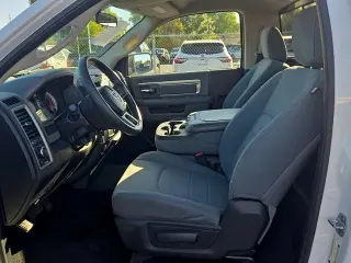 Camioneta Pickup Ram 1500 2013 4x2 Tradesman de 2 puertas, cabina regular y caja larga de 8 pies