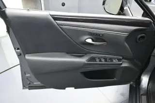 Sedán de 4 puertas Lexus ES 350 2021