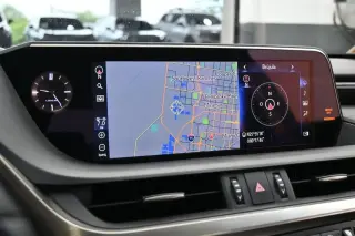Sedán de 4 puertas Lexus ES 350 2021