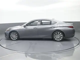 Sedán de 4 puertas Lexus ES 350 2021